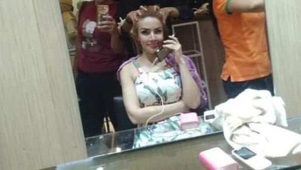 Barbie Kumalasari perawatan di salon