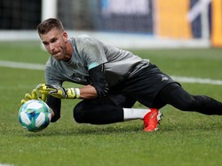 Kalem Saja Adrian, Ada Van Dijk di Depanmu