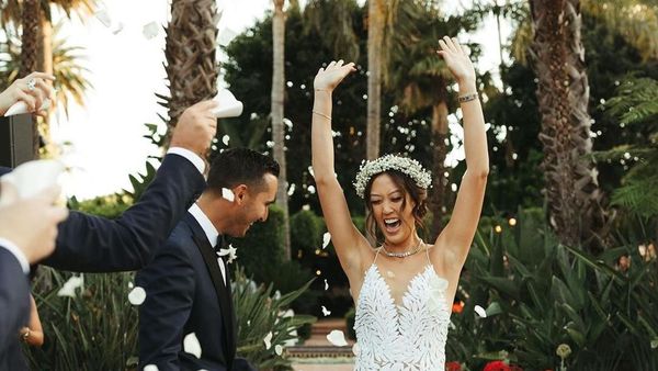 Biasa Bergaya Sporty, Atlet Golf Anggun Bergaun Transparan saat Menikah