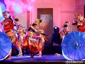 72 Pemuda dari 40 Negara Tampilkan Tari Budaya di Taman Blambangan 72 Pemuda dari 40 Negara Tampilkan Tari Budaya di Taman Blambangan