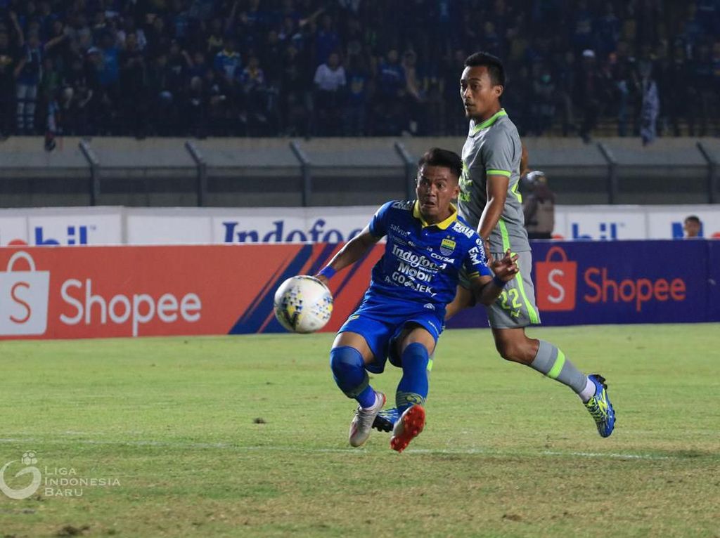 Persib Bandung Vs Borneo FC Berakhir 2-2 Persib Bandung Vs Borneo FC Berakhir 2-2