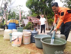 Cerita BPBD Ciamis Dikejar Warga Pakai Golok Saat Kirim Bantuan Air