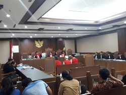 12 Perusuh Aksi 22 Mei Didakwa Menyerang Polisi dengan Batu-Molotov