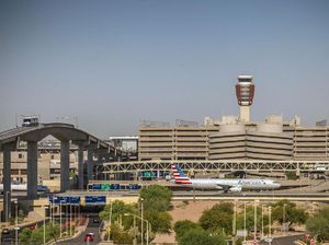 Aktifkan Perosotan Darurat, Penumpang Menyelinap ke Terminal Bandara