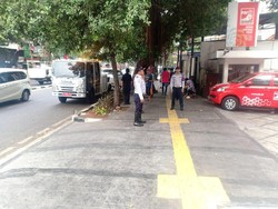 Dishub DKI Rutin Tertibkan Mobil Parkir di Trotoar Depan Kantor PSI