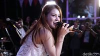 Yessy Bintang Buka Kemeriahan Panggung Gembira 17-an di detikcom