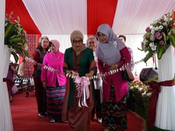 Mufidah Kalla Resmikan Gedung Dekranasda NTB