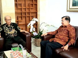 Momen Wapres JK Jenguk Buya Syafii di Yogyakarta