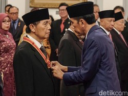 Dapat Tanda Kehormatan, Hadi Poernomo Bicara Pemberantasan Korupsi