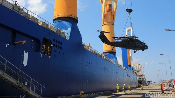 Kendaraan Tempur US ARMY Merapat ke Banyuwangi