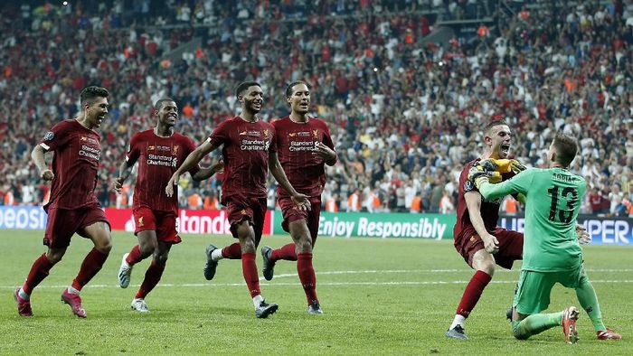 Liverpool raih trofi Eropa lagi di Istanbul lewat adu penalti setelah tertinggal di babak pertama (AP Photo/Lefteris Pitarakis) Liverpool raih trofi Eropa lagi di Istanbul lewat adu penalti setelah tertinggal di babak pertama (AP Photo/Lefteris Pitarakis)