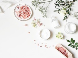 Berkaca Kasus Richard Lee dan Kartika Putri, Ini Tips Aman Memilih Skincare