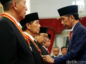 Hadi Poernomo Dapat Tanda Kehormatan dari Jokowi, Ini Kata Ryamizard Hadi Poernomo Dapat Tanda Kehormatan dari Jokowi, Ini Kata Ryamizard