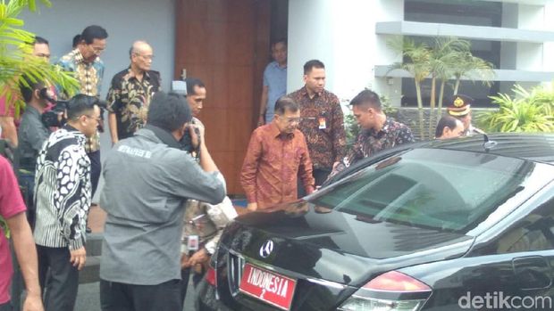 Wapres JK Bertamu ke Kediaman Buya Syafii di Yogya