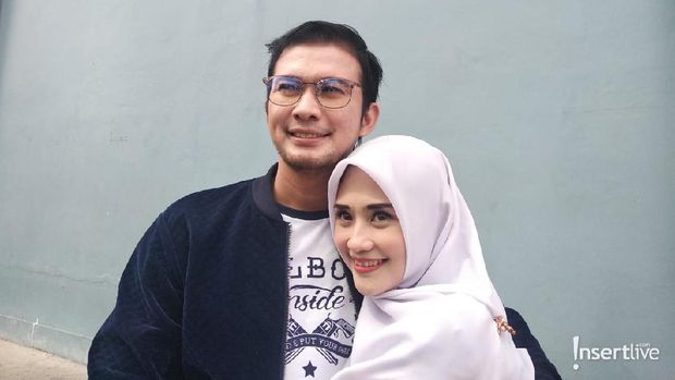 Mandala Shoji & istri