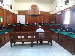 Sidang Tuntutan Kasus Hina NU Kembali Ditunda, Gus Nur Geleng-Geleng Kepala