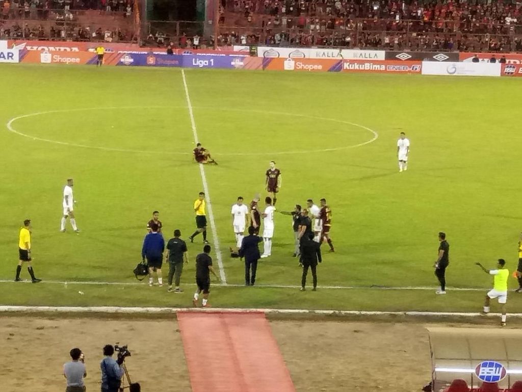 Laga Kontra PSM Sempat Ricuh, Ini Penjelasan Pelatih Barito Laga Kontra PSM Sempat Ricuh, Ini Penjelasan Pelatih Barito