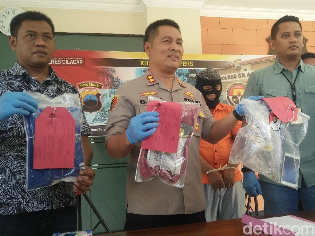 Sodomi 2 Bocah dengan Iming-iming Pinjami HP, Pria di Cilacap Dibekuk Sodomi 2 Bocah dengan Iming-iming Pinjami HP, Pria di Cilacap Dibekuk