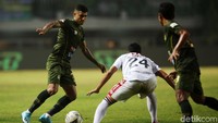 Tira Persikabo yang tertinggal menggempur pertahanan Bali United.