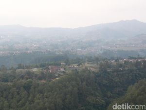 Siang Mencekam Kala 4 Mahasiswa Terjebak di Tebing Keraton Siang Mencekam Kala 4 Mahasiswa Terjebak di Tebing Keraton