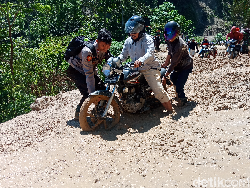 Bupati Pastikan Akses 3 Kecamatan Terisolir di Sigi Bisa Dilewati Malam Ini