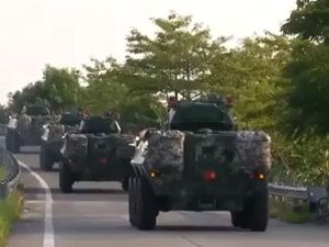 Saat Tank-tank Dikerahkan di Jalanan China, Disebut untuk Lindungi Bank