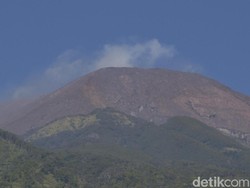 6 Hari Status Waspada, Begini Aktivitas Gunung Slamet Pagi Ini