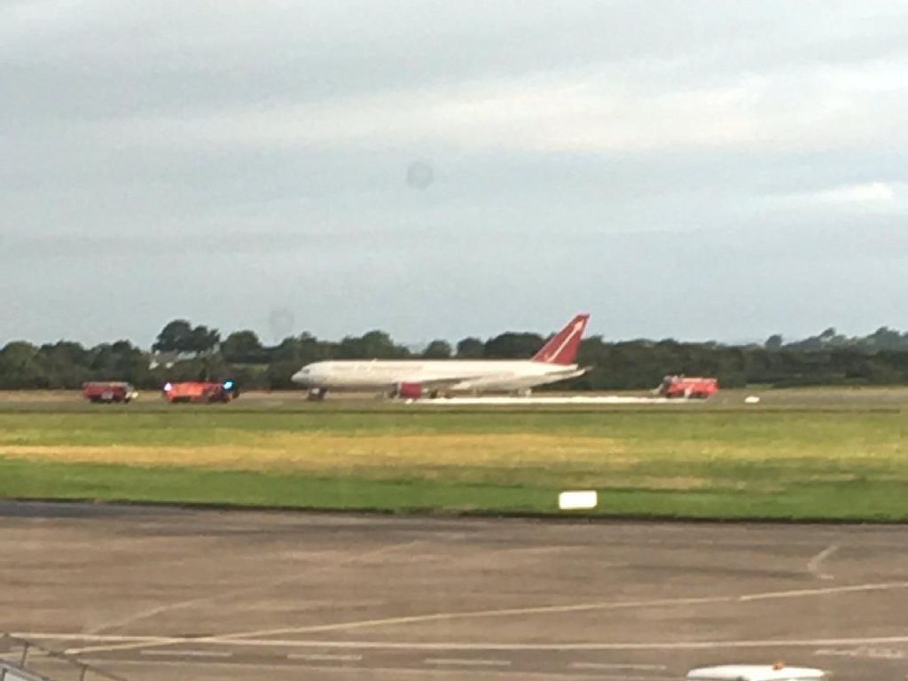 Pesawat Terbakar Saat Akan Lepas Landas di Bandara Irlandia