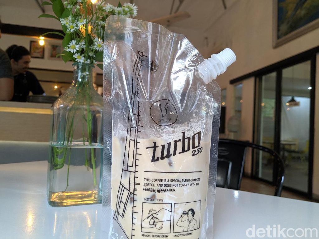 Kopilot : Menyeruput Es Kopi Turbo yang Creamy Harum di Kafe Cozy Kopilot : Menyeruput Es Kopi Turbo yang Creamy Harum di Kafe Cozy