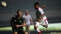 Memasuki pertengahan babak pertama, Laskar Padjajaran mulai menguasai jalannya pertandingan. Namun disiplinnya lini pertahanan Bali United membuat mereka kesulitan menciptakan peluang berbahaya.