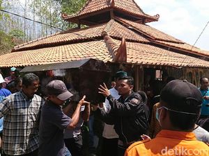 Dinilai Membuat Takut Warga, Makam Dekat Masjid Dibongkar dan Dipindah