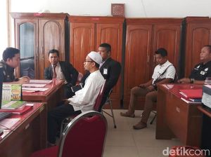 Eks Pentolan HTI Dijebloskan Penjara Kasus Ujaran Kebencian Terhadap Banser Eks Pentolan HTI Dijebloskan Penjara Kasus Ujaran Kebencian Terhadap Banser