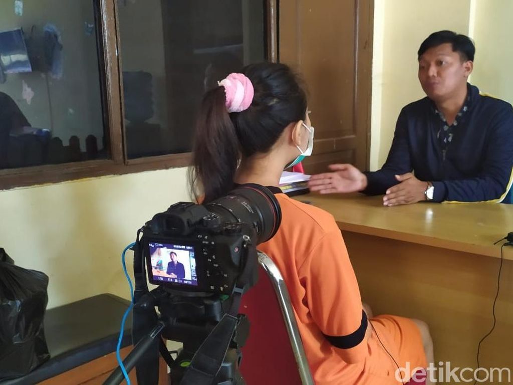 Biduan Dangdut Seks Gangbang Ajukan Penangguhan Penahanan Biduan Dangdut Seks Gangbang Ajukan Penangguhan Penahanan