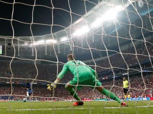 Adrian: Sulit untuk Tetap Berdiri di Garis Gawang Saat Penalti Adrian: Sulit untuk Tetap Berdiri di Garis Gawang Saat Penalti