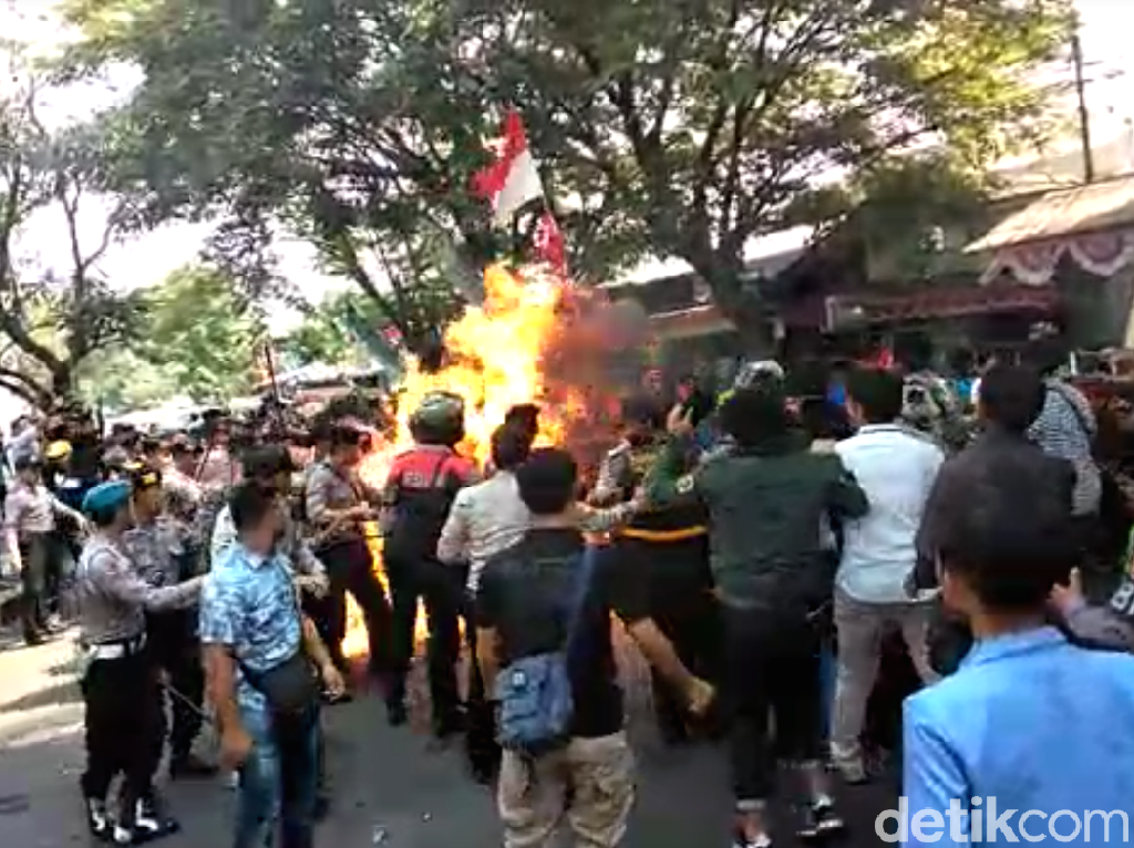 Kaleidoskop 2019: Polisi Terbakar Api Mahasiswa-Debt Collector Dihabisi Nasabah