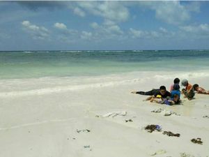 Wisata Cantik di Pantai Pasir Putih Panrang Luhu di Sulsel
