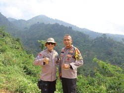 Polda Lampung Sambut HUT RI Ke-74 dengan Mendaki Gunung Rajabasa
