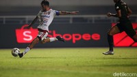 Skor 1-1 ini hanya bertahan selama kurang lebih delapan menit. Lilipaly berhasil mencetak brace lewat sepakan keras memanfaatkan bola panjang dari tengah lapangan.