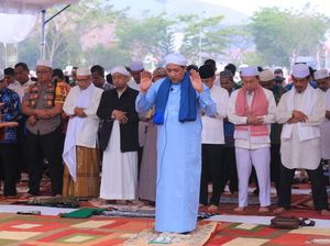 Warga Palangka Raya Salat Istisqa Minta Hujan agar Karhutla Segera Padam