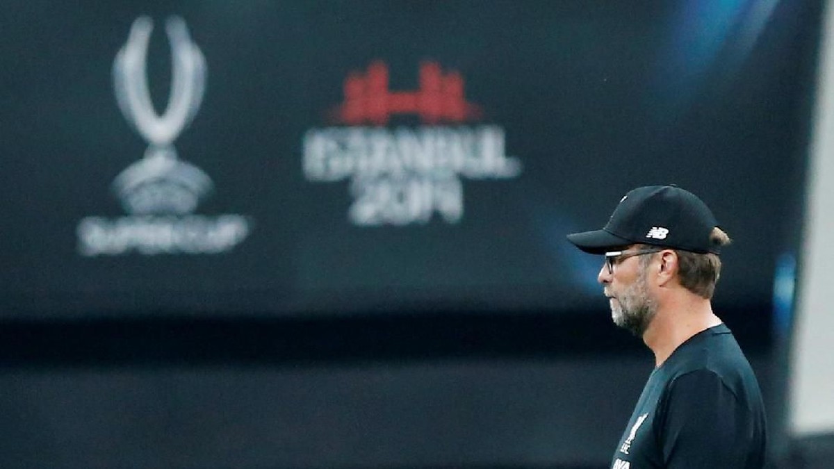 Juergen Klopp mengakui membuat blunder saat memainkan Alex Oxlade-Chamberlain di Piala Super Eropa dalam laga Liverpool vs Chelsea (Kemal Aslan/Reuters)