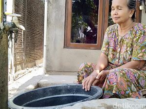 Sumur Mengering, Warga di Demak Beli Air Bersih Asal Jepara