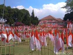 Ribuan Bendera Merah-Putih Berkibar di Gedung Perundingan Linggarjati