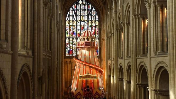 Foto: Begini Jadinya Kalau Katedral Punya Perosotan