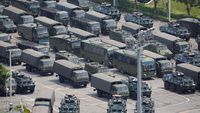 Kendaraan Militer China Rapatkan Barisan di Perbatasan Hong Kong