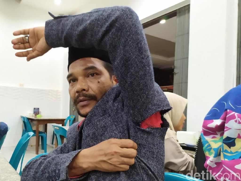 Senator Haji Uma Minta Kapolda Usut Tuntas Pemukulan Anggota DPR Aceh Senator Haji Uma Minta Kapolda Usut Tuntas Pemukulan Anggota DPR Aceh