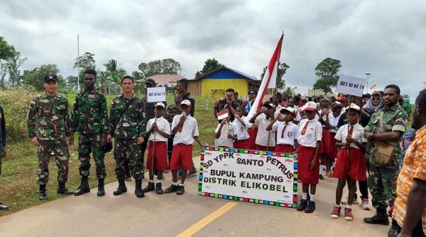 Karnaval HUT RI di Perbatasan Indonesia-Papua Nugini