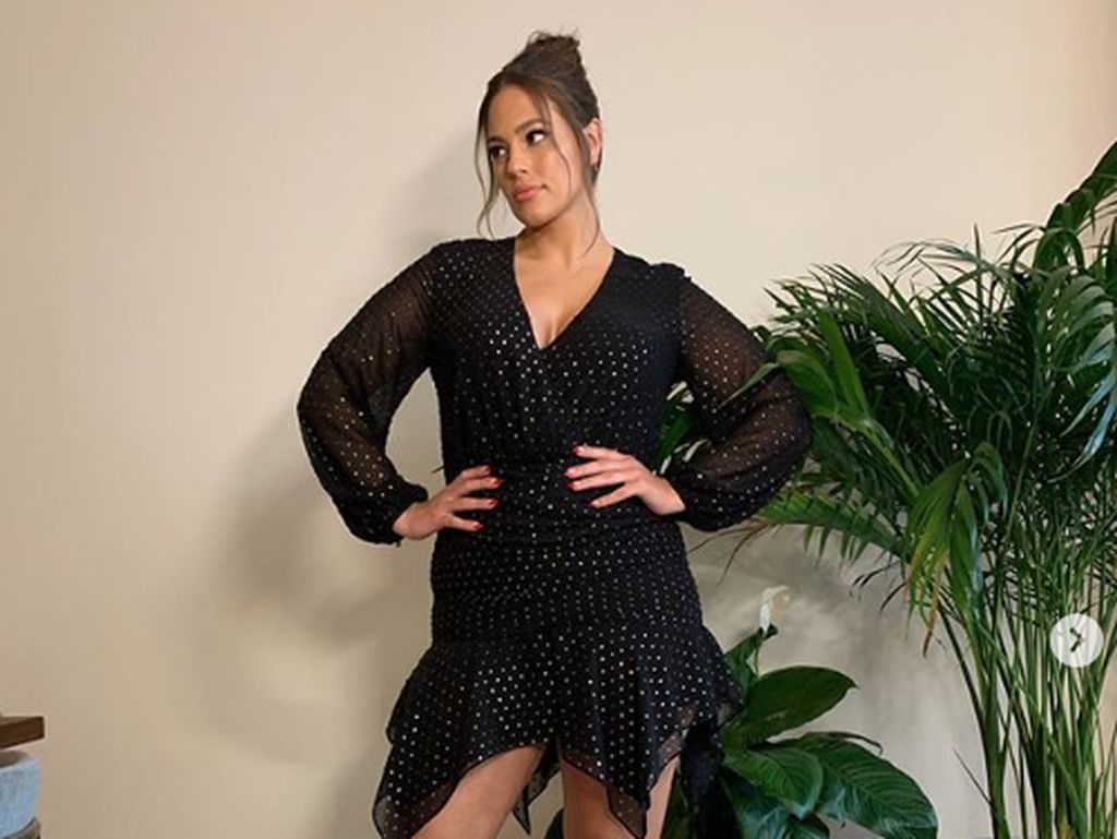 Model Plus Size Ashley Graham Pamer Foto Tanpa Busana di Instagram Model Plus Size Ashley Graham Pamer Foto Tanpa Busana di Instagram