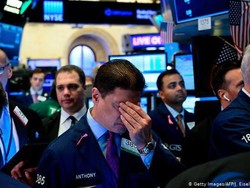 Bursa di Wall Street Menukik Tajam, Pasar Cemas Resesi Mengancam