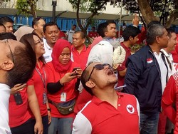 Meriahkan HUT RI Ke-74, Menaker Ikutan Lomba Makan Kerupuk