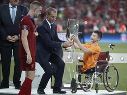 Ali Turganbekov, Bocah Tanpa Kaki yang Serahkan Trofi Super Eropa ke Liverpool